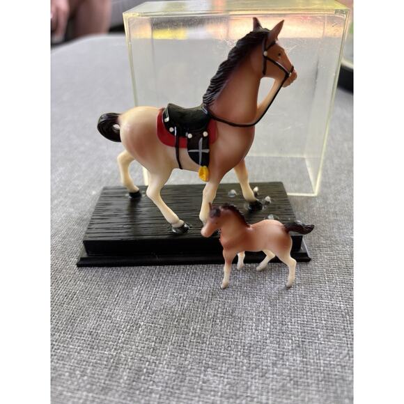 Vintage 3" Plastic Tan Horse & Foal On Base 70's Toy 104-5B Hong Kong - Picture 4 of 6